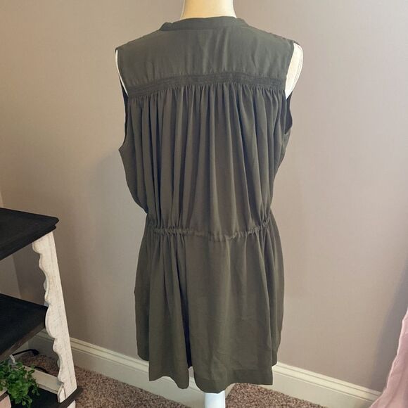 ❤️Banana Republic Khaki Drawstring Top Size Medium❤️ - Picture 9 of 9
